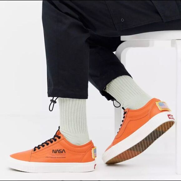 Vans x Space Voyager Old Skool sneakers in orange sz 6 - Picture 1 of 9